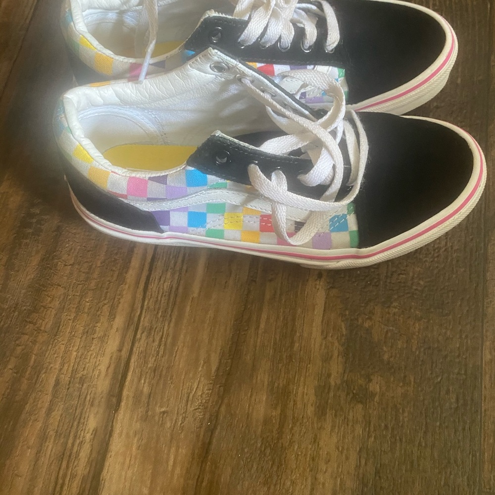 Vans - Picture 2 of 5